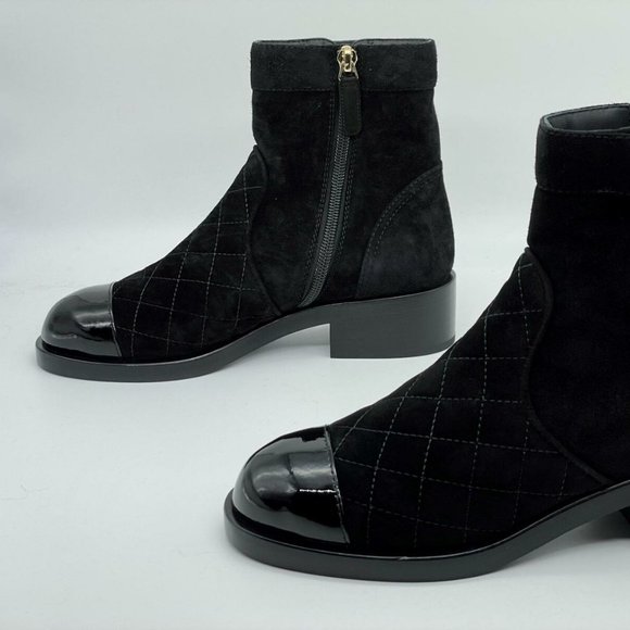 CHANEL 20K Suede Cap Toe Quilted CC Turnlock Flat Ankle Booties Boots - Picture 9 of 15